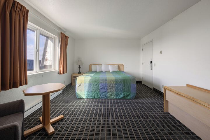 Room 13 of 81