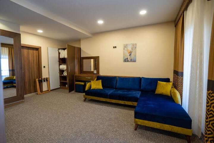 Room 11 of 28