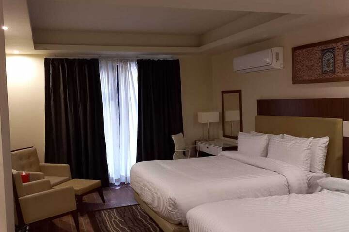 Room 4 of 7