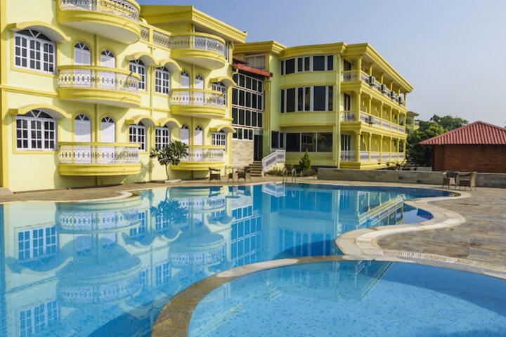 Pool Hotel