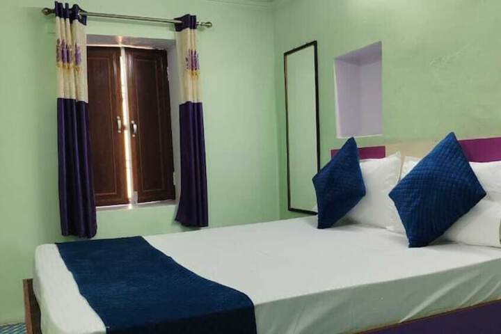 Room 3 of 35