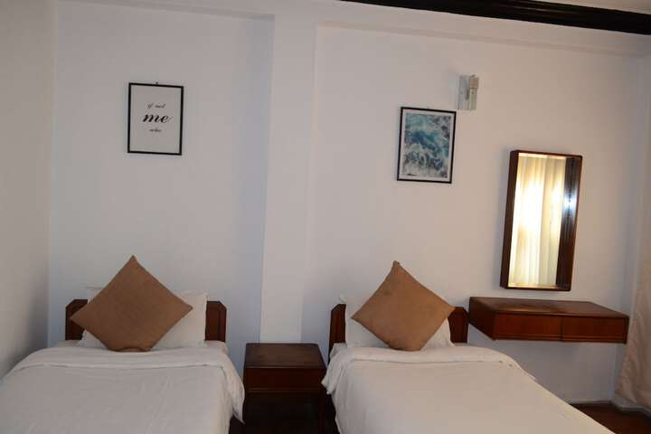 Room 15 of 37