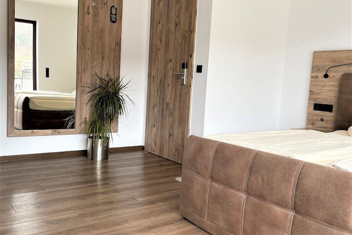 Room 7 of 38