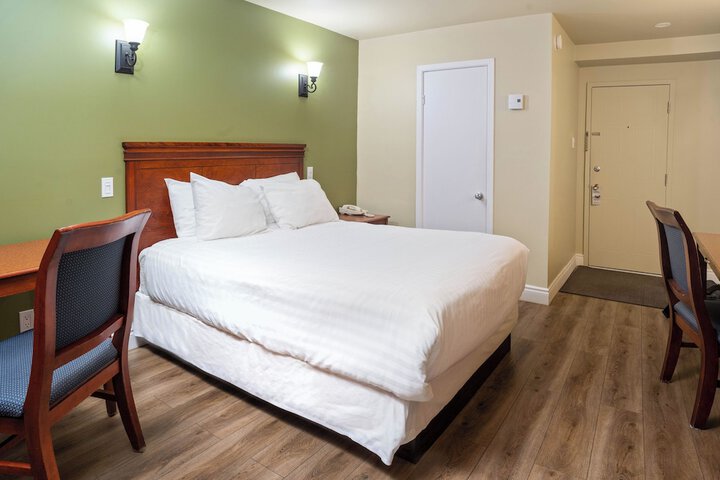 Room 9 of 19