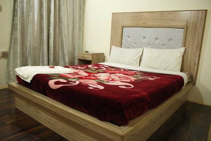 Room 6 of 18