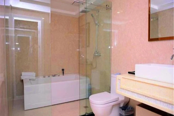 Room 8 of 13