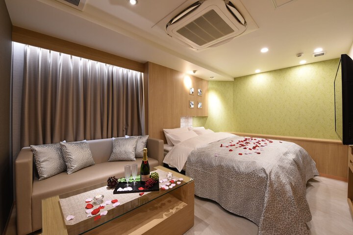 Room 19 of 34