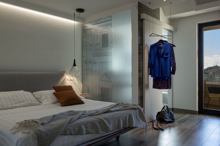 Room 8 of 87