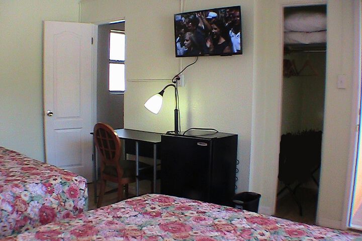 Room 10 of 32