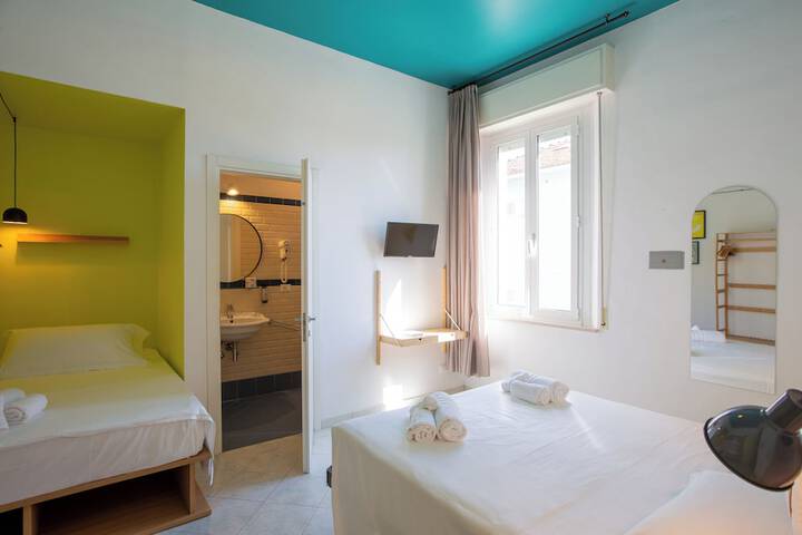 Room 28 of 148