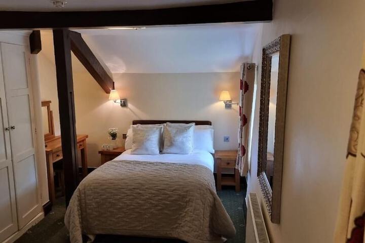 Room 4 of 34