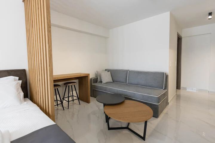 Room 2 of 82