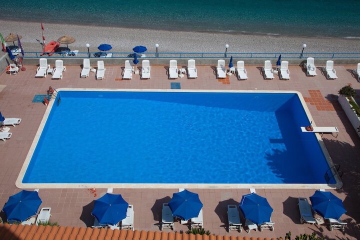 Pool 40 of 94