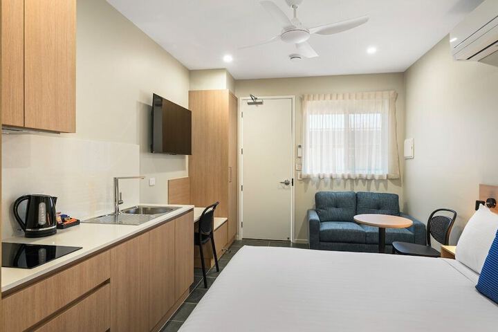 Room 12 of 120