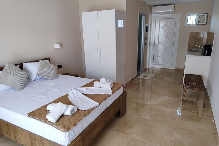 Room 28 of 82