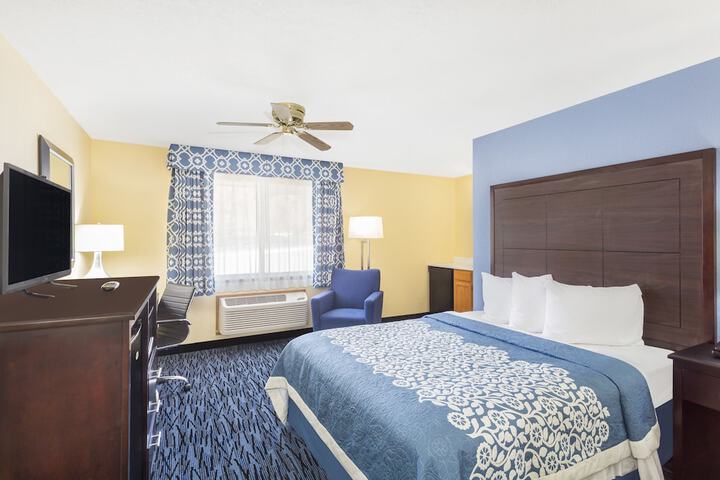 Room 5 of 20
