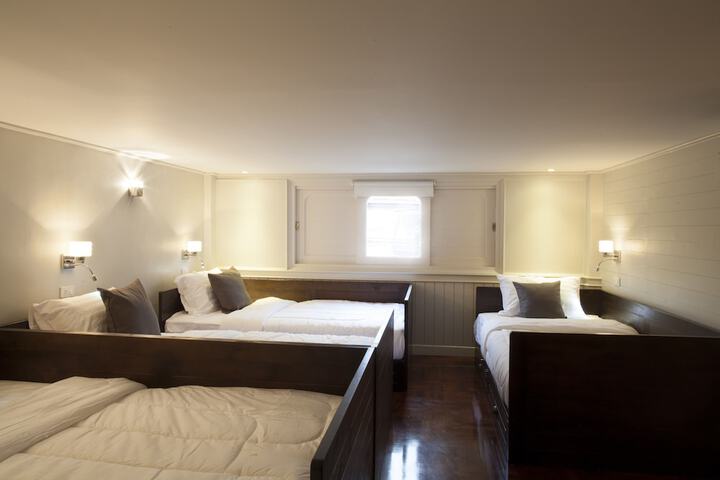 Room 3 of 32