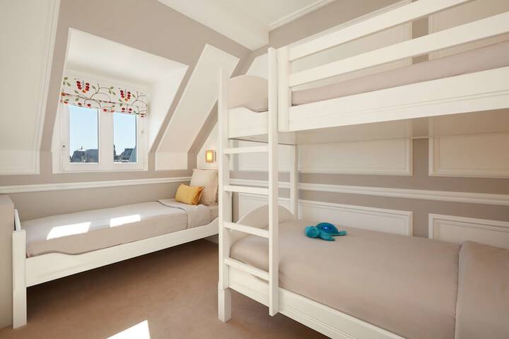 Room 79 of 234