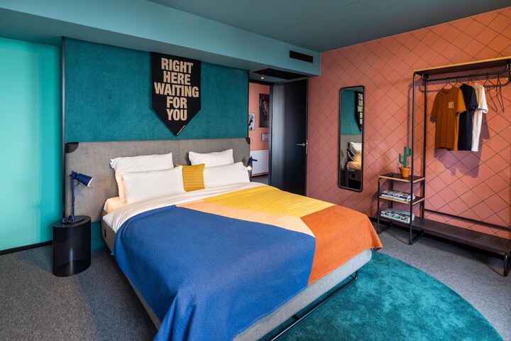Room 27 of 146