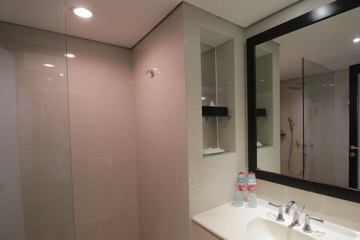 Room 13 of 38
