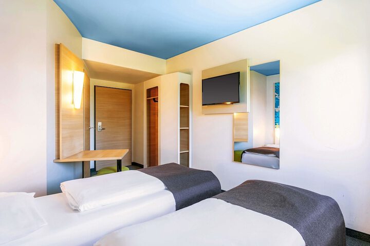 Room 8 of 29