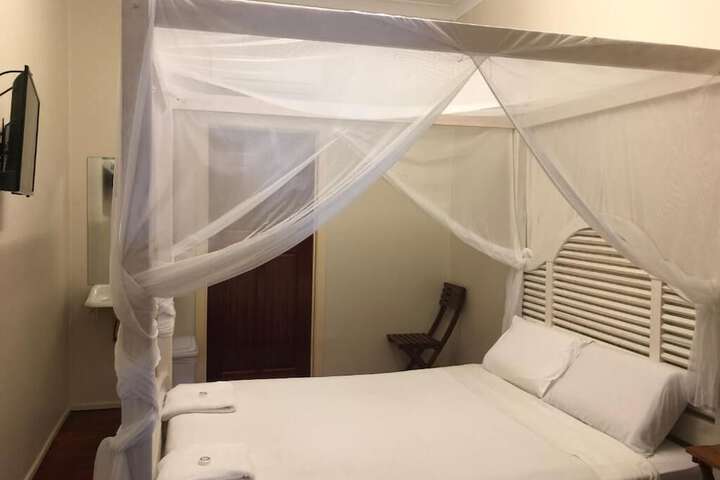 Room 5 of 18