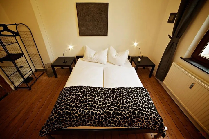 Room 4 of 10