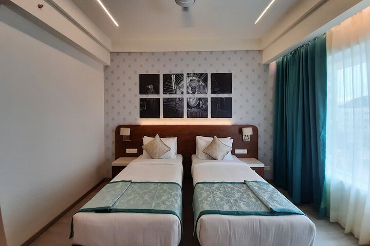 Room 19 of 28