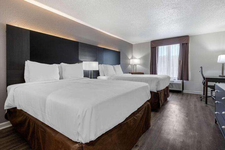 2 Queen Beds (4 of 7)