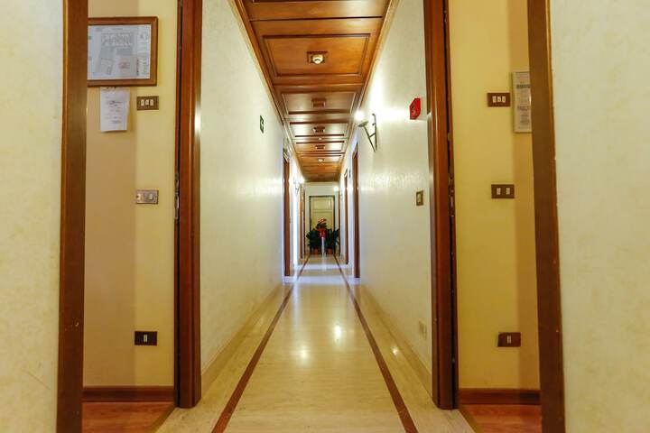 Ballroom/Hall 37 of 49