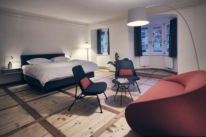 Room 8 of 37