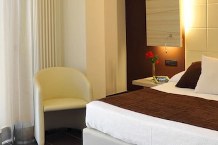 Room 4 of 34