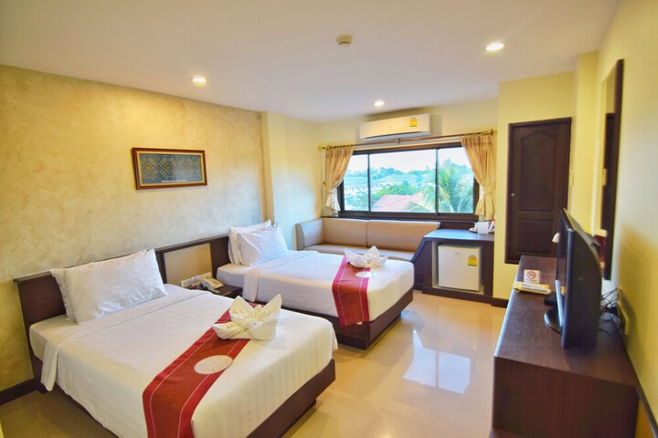 Room 42 of 183