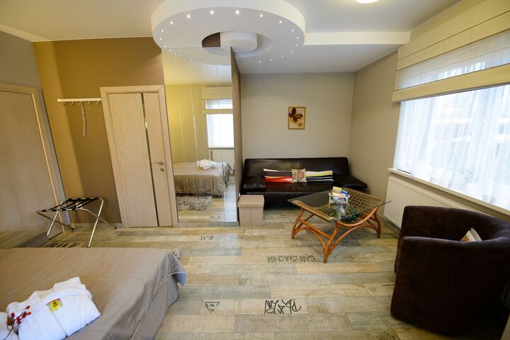 Room 27 of 46
