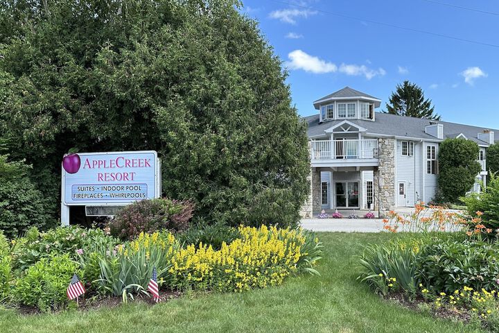 Exterior of AppleCreek Resort - Hotel & Suites