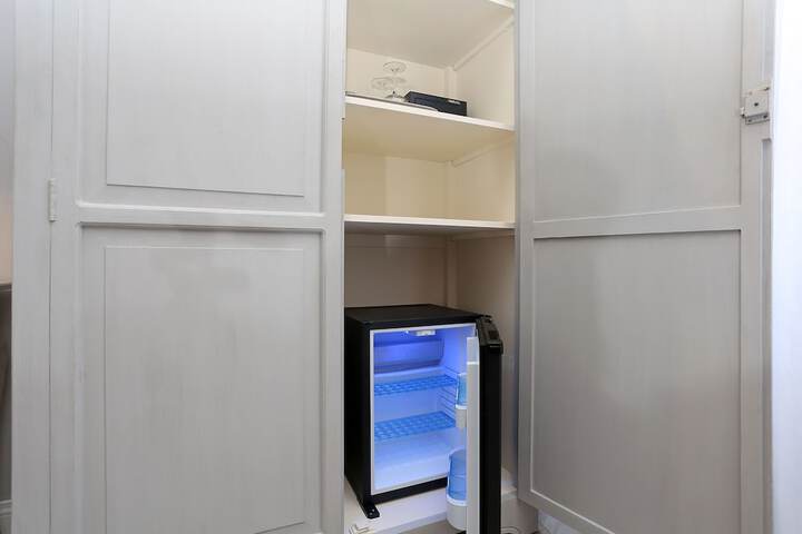 Room 24 of 40