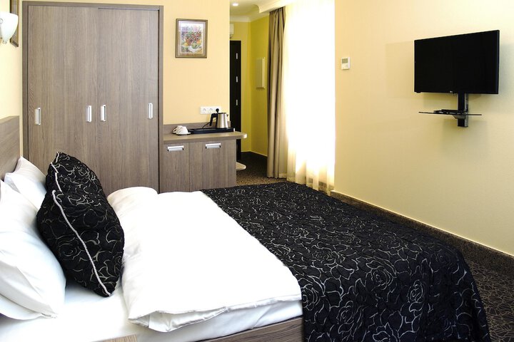 Room 12 of 119