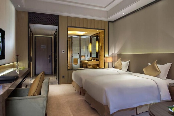 Room 4 of 25