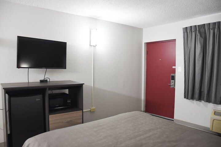 Room 13 of 27