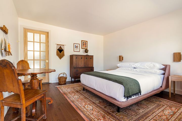 1 Queen Bed (29 of 38)