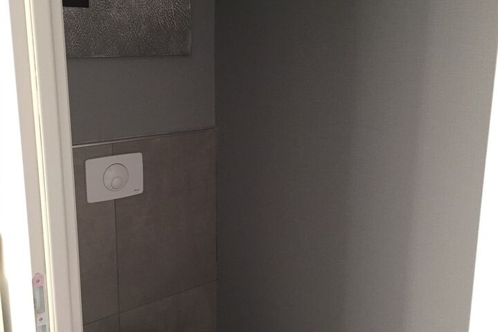 Room 10 of 13
