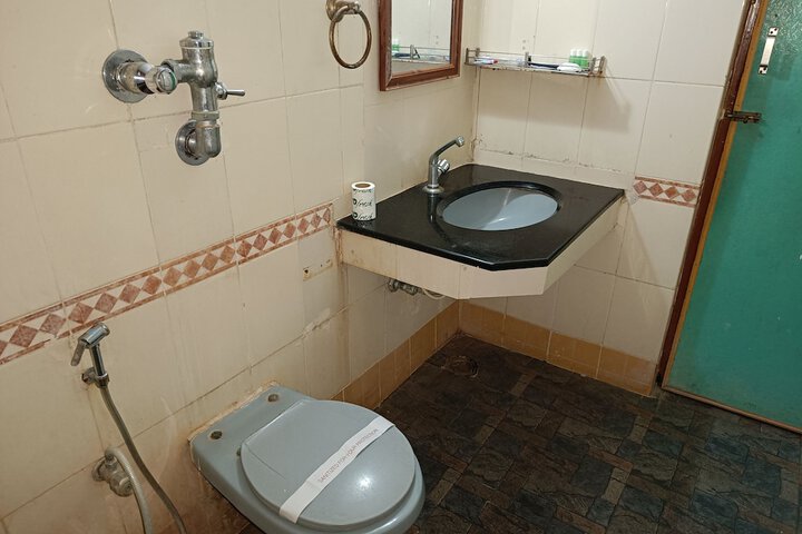 Room 72 of 93