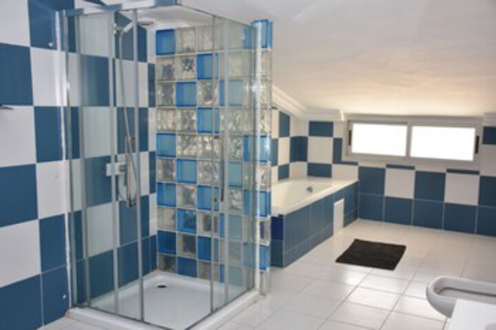 Room 2 of 35