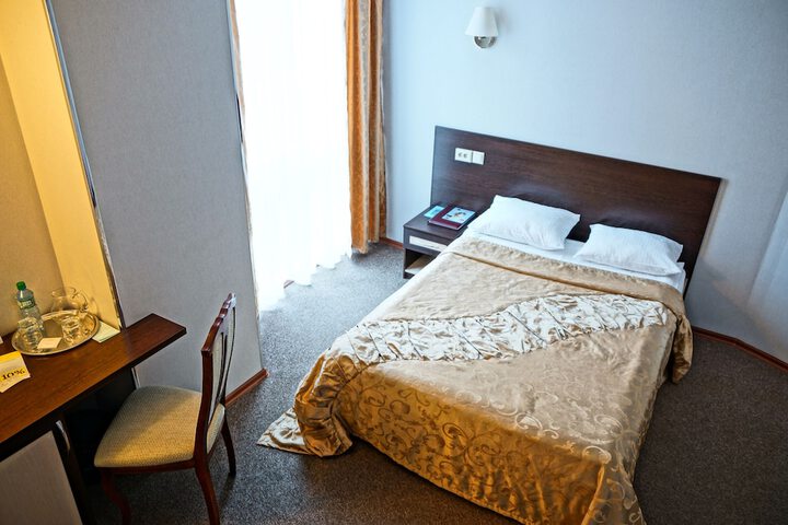 Room 5 of 90