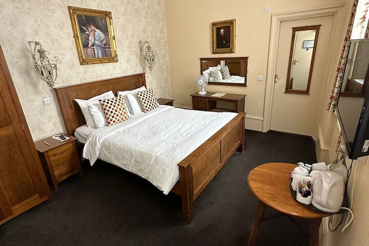 Room 17 of 48