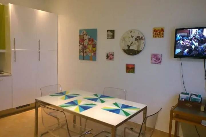 Room 4 of 20