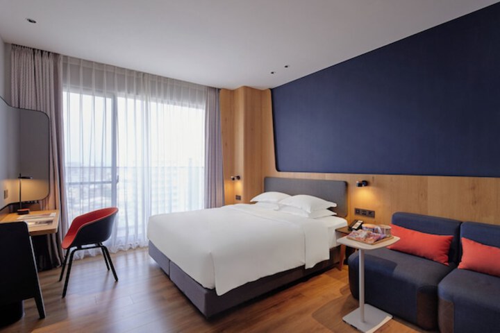 Room 19 of 82
