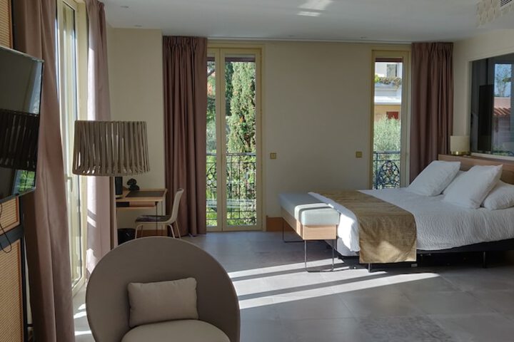 Room 3 of 135