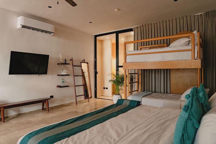 Room 33 of 101