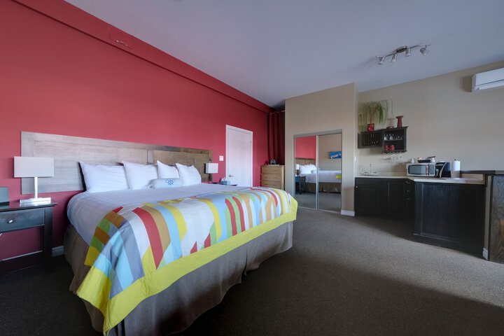 Room 4 of 18